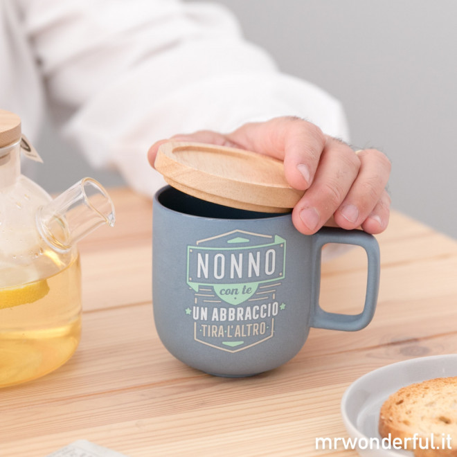 TAZZA – NONNO, CON TE UN ABBRACCIO TIRA L’ALTRO – MR WONDERFUL